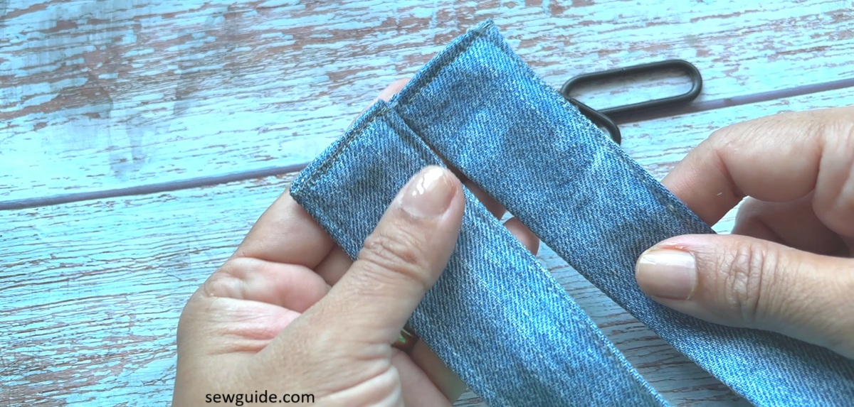 the ends of the fabric strap for the belt