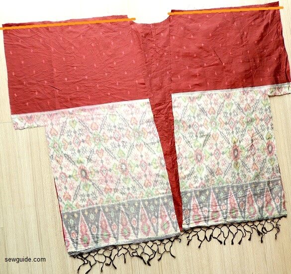 The shoulder seams of the kimono caridan finished