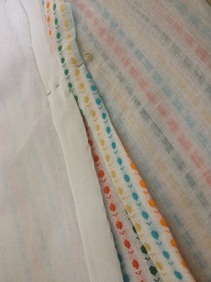 Turn the edges of the side slit to the inside, pin in place
