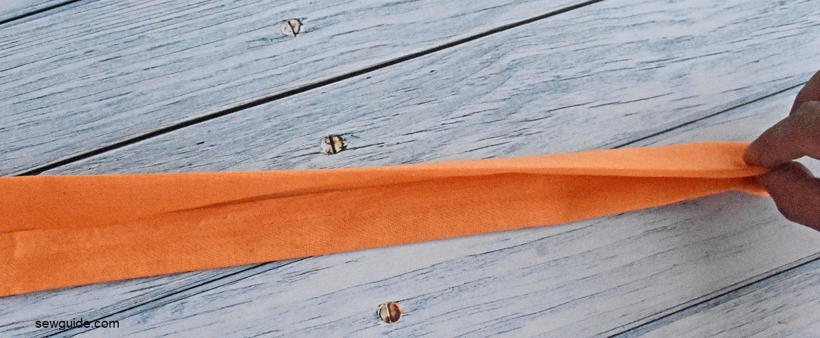 fold the bag handle by the middle